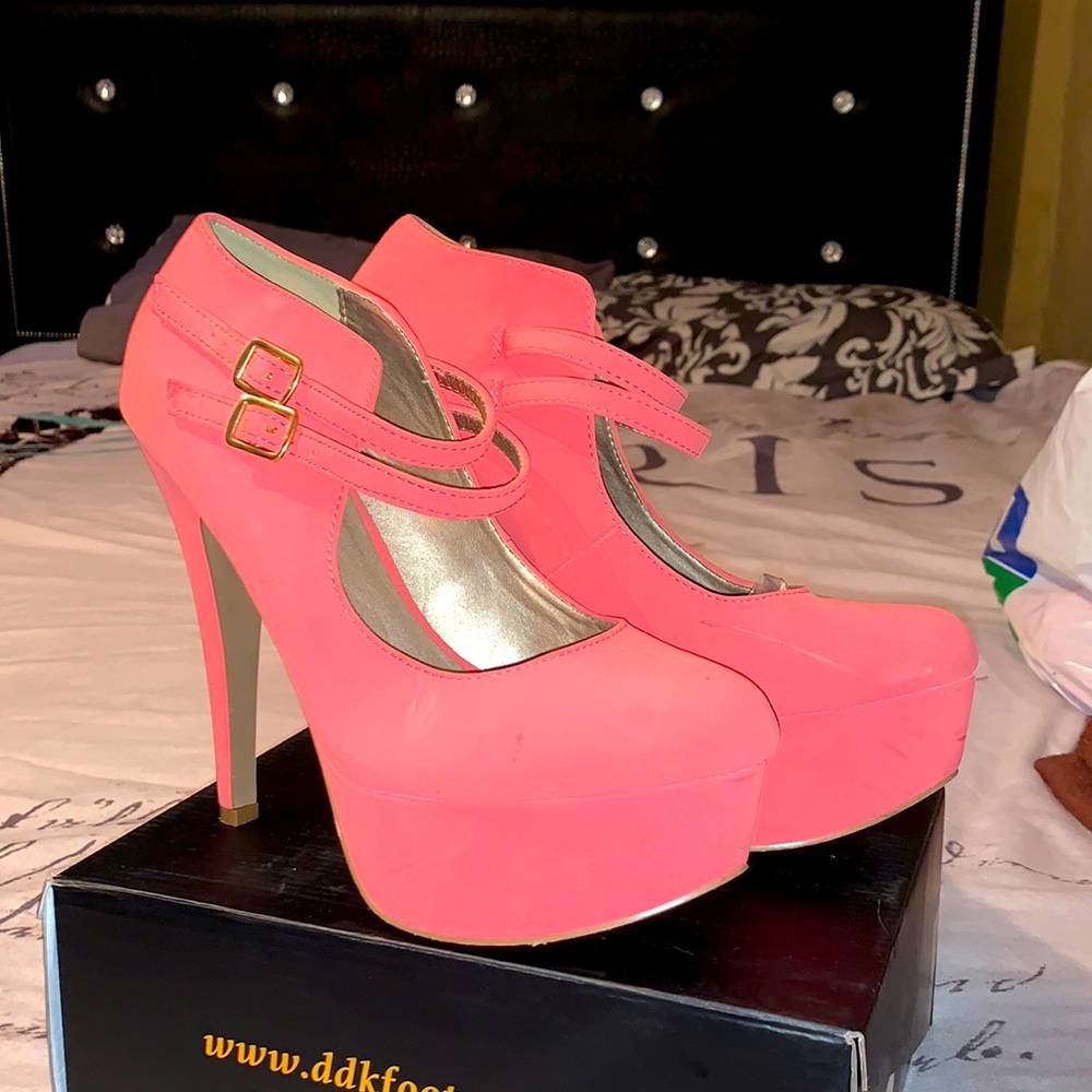 Salmon heels